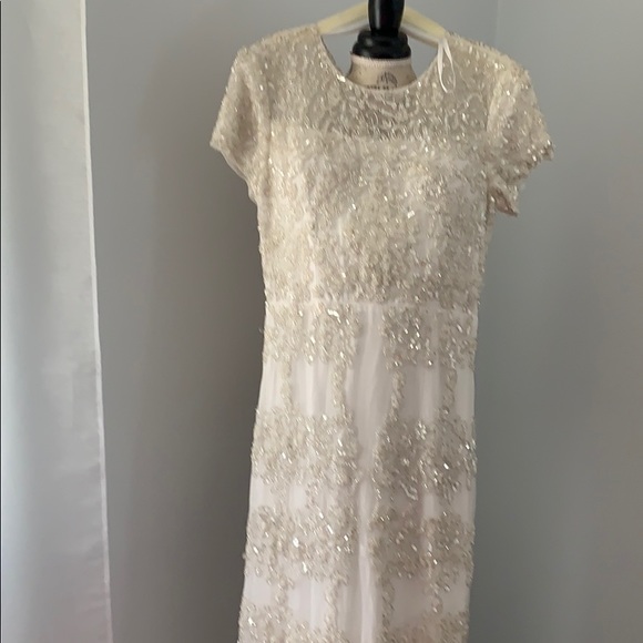 Beautiful wedding gown worn 1x